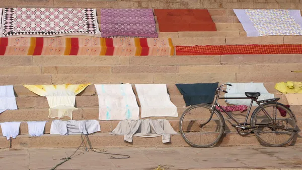 Ropa. Bicicleta. Varanasi. India —  Fotos de Stock
