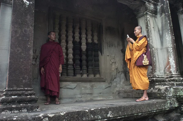 Mnichów w angkor wat. Siem reap. Kambodża. — Zdjęcie stockowe