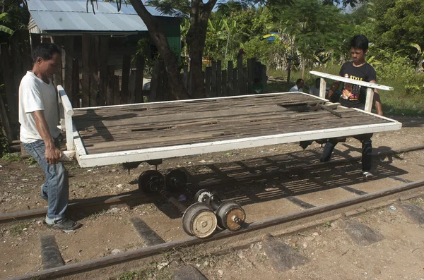 Tren de bambú. Battambang. Camboya — Foto de Stock