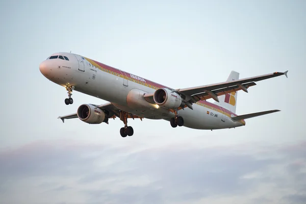 Самолет, Иберия в Барселоне — стоковое фото