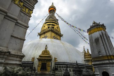 Swayambhunath Stupa, Katmandu, Nepal 'deki bir tepenin üzerindeki antik bir dini kompleks..