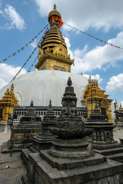 Swayambhunath Stupa, Katmandu, Nepal 'deki bir tepenin üzerindeki antik bir dini kompleks..