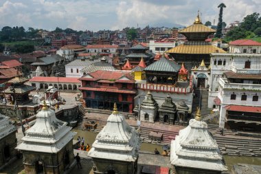 Katmandu, Nepal - Eylül 2021: Pashupatinath Tapınağı 29 Eylül 2021 tarihinde Katmandu, Nepal 'de bulunan Hindu tapınağıdır..