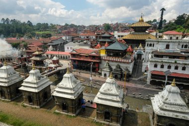 Katmandu, Nepal - Eylül 2021: Pashupatinath Tapınağı 29 Eylül 2021 tarihinde Katmandu, Nepal 'de bulunan Hindu tapınağıdır..