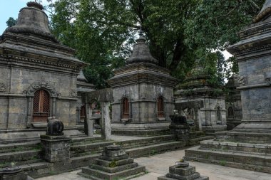 Lingam Tapınağı Katmandu, Nepal 'deki Bagmati Nehri' ndeki Pashupatinath Tapınağı 'nda..