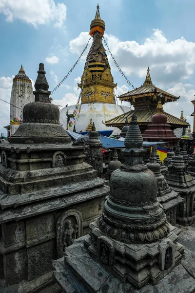 Swayambhunath Stupa, Katmandu, Nepal 'deki bir tepenin üzerindeki antik bir dini kompleks..