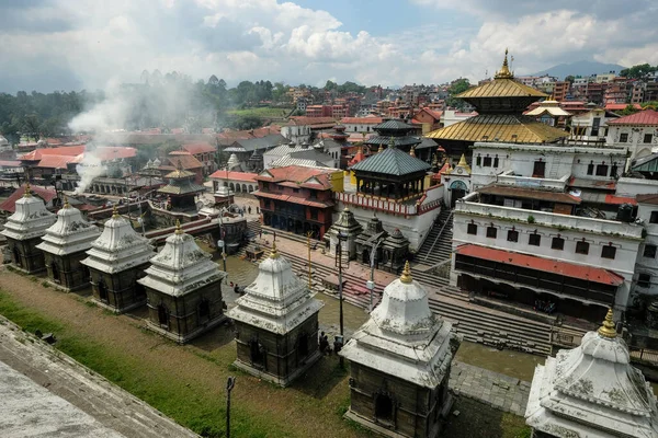 Kathmandu Nepal Setembro 2021 Pessoas Fazendo Oferendas Sobre Ghats Templo — Fotografia de Stock