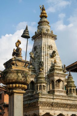 Nepal Katmandu Vadisi 'ndeki Bhaktapur Durbar Meydanı' nda Kral Bhupatindra Malla 'nın heykeli.
