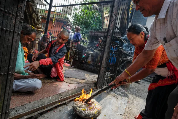 Bhaktapur Nepal Oktober 2021 Mensen Offeren Mahakali Tempel Bhaktapur Oktober — Stockfoto