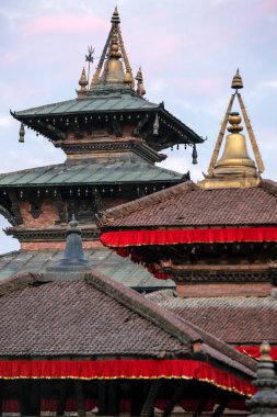 Katmandu, Nepal 'deki Durbar Meydanı' ndaki tapınak çatılarının görüntüsü.