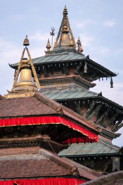 Katmandu, Nepal 'deki Durbar Meydanı' ndaki tapınak çatılarının görüntüsü.