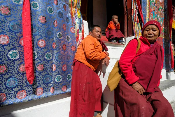 Marpha Nepal Noviembre 2021 Monjes Budistas Visitan Monasterio Budista Marpha — Foto de Stock