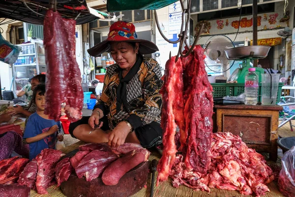 Phnom Penh Cambogia Gennaio 2022 Una Donna Che Vende Carne — Foto Stock