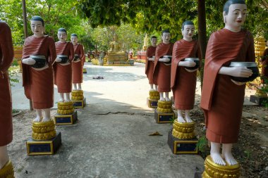 Siem Reap, Kamboçya - Şubat 2022: Wat Bo Tapınağında Buda Heykeli 9 Şubat 2022 'de Siem Reap, Kamboçya.