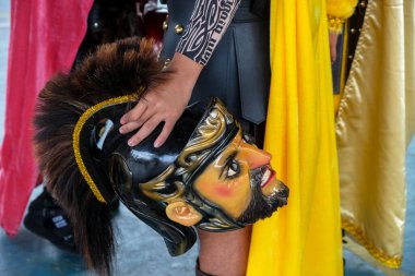 Boac, Filipinler - Nisan 2022: 11 Nisan 2022 'de Filipinler' in Marinduque kentinde düzenlenen Moriones Festivali katılımcısı.