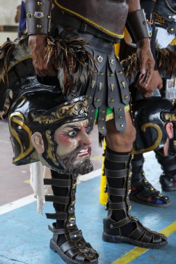 Boac, Filipinler - Nisan 2022: Moriones Festivali 'nin katılımcıları 11 Nisan 2022' de Filipinler 'in Marinduque kentinde Boac' ta düzenlenen Kutsal Hafta boyunca.