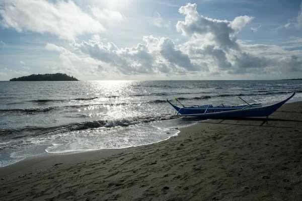 Calapan Philippines Avril 2022 Bateau Pêcheur Sur Plage Calapan Avril — Photo