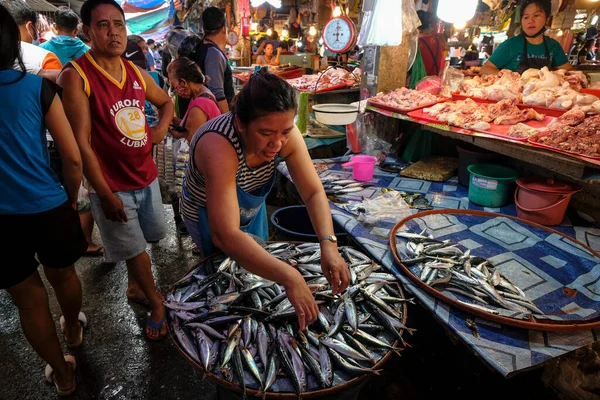 San Jose Filipinas Maio 2022 Pessoas Que Vendem Peixe Mercado — Fotografia de Stock