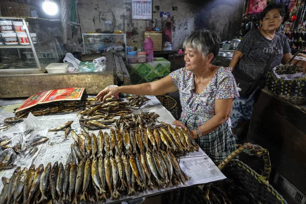 San Jose Filippijnen Mei 2022 Visverkopers San Jose Markt Mei — Stockfoto