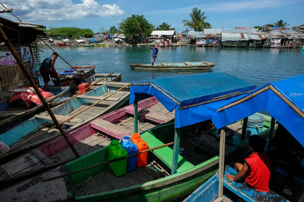San Jose Philippines May 2022 People Crossing Pandurucan River Boat — Stockfoto