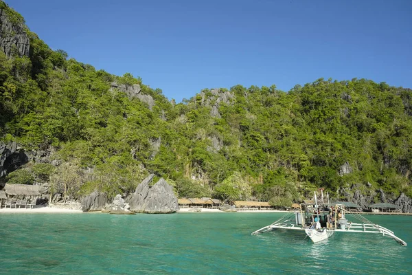 Coron, Filipinler - Mayıs 2022: 9 Mayıs 2022 'de Filipinler' in başkenti Palawan 'da ada atlaması.