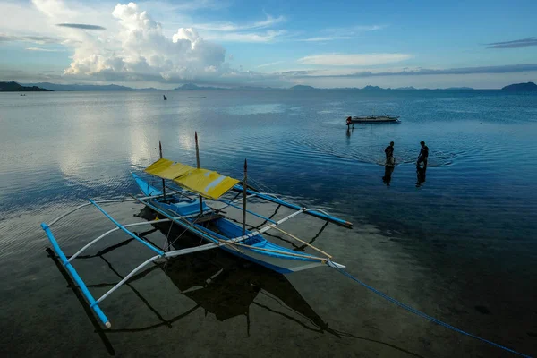 Taytay Filippine Maggio 2022 Pescatori Una Spiaggia Taytay Maggio 2022 — Foto Stock