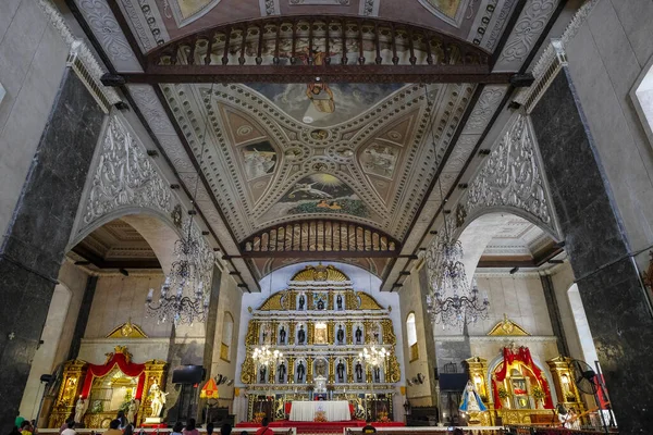 Cebu Philippines May 2022 People Praying Basilica Minore Del Santo — Stock Photo, Image