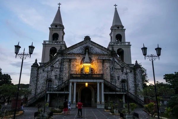 Iloilo, Filipinler - Haziran 2022: 6 Haziran 2022 tarihinde Filipinler 'in Panay Adası' nda bulunan Jaro Metropolitan Katedrali 'nin manzarası.
