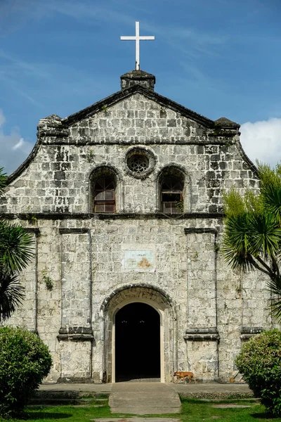 Buenavista, Filipinler - Haziran 2022: Guimaras, Filipinler 'deki Navalas Kilisesi' nin 9 Haziran 2022.