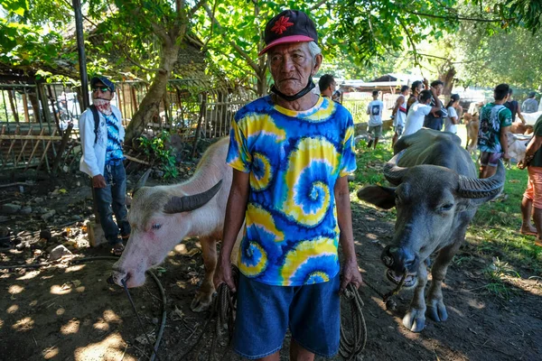 Zamboanguita Philippines June 2022 Man Selling Buffalo Malatapay Market June — Stock Photo, Image