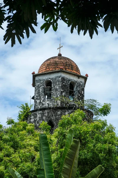 Dumaguete, Filipinler - Haziran 2022: Dumaguete Belfry, Dumaguete Santa Catalina de Alejandria Kilisesi, 17 Haziran 2022, Negros Oriental, Filipinler.