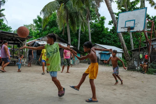 Isla Malapascua Filipinas Mayo 2022 Niños Jugando Baloncesto Isla Malapascua — Foto de Stock