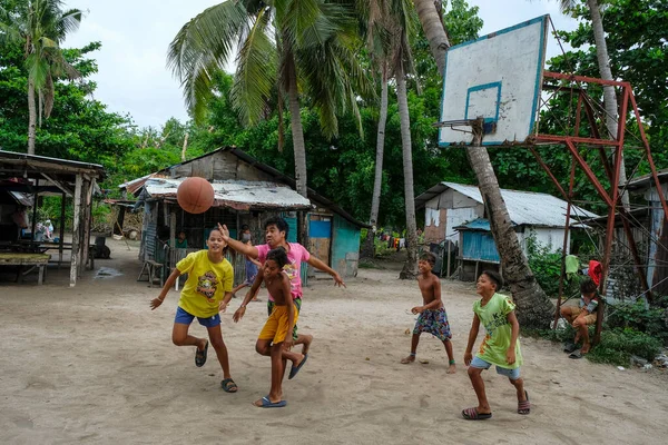 Isla Malapascua Filipinas Mayo 2022 Niños Jugando Baloncesto Isla Malapascua — Foto de Stock