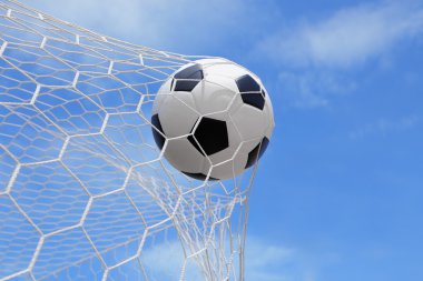 oyunda amaç için futbol topu vur