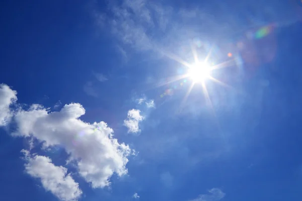 bulut ile mavi gökyüzü güneş