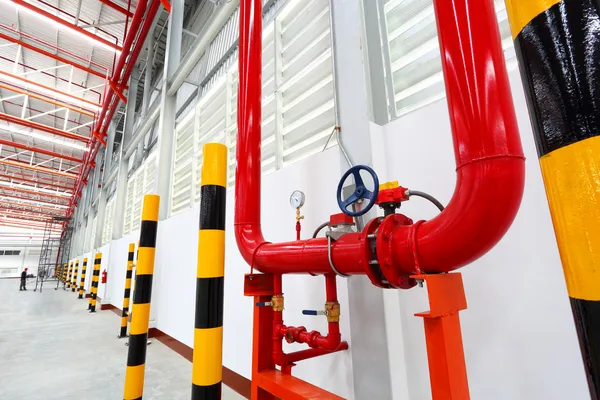 Borular, vanalar ve ambar olarak su sisteminin basınç göstergesi