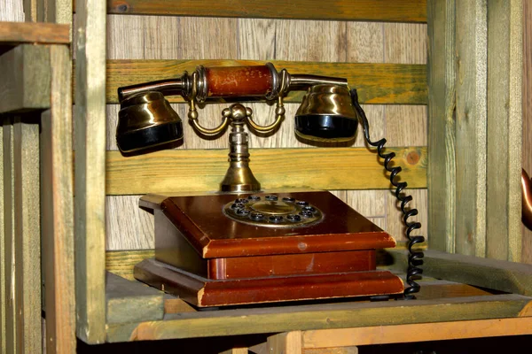 Vintage Telefonapparat Med Ratten Och Röret Med Trä Fall Närbild — Stockfoto