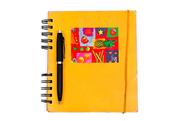 Buch und Stift in Orange — Stockfoto