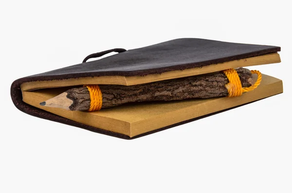 Vecchio libro e matita isoalati — Foto Stock