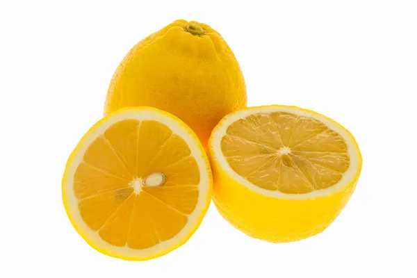 孤立的新鲜柠檬 — 图库照片