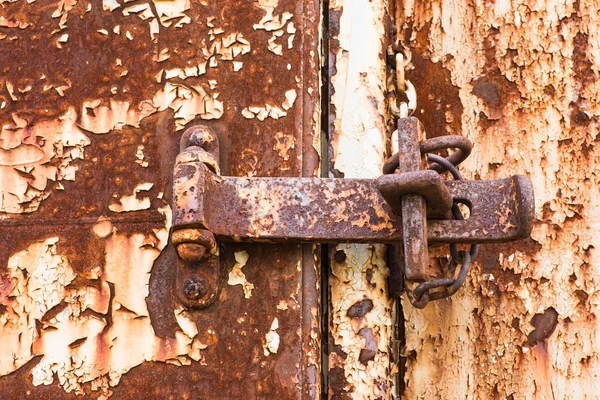 Cerradura de puerta de hierro oxidado —  Fotos de Stock