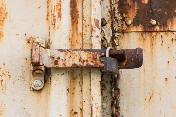 Cerradura de puerta de hierro oxidado —  Fotos de Stock