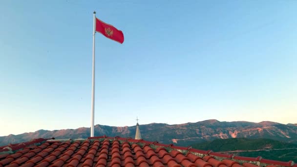 Montenegro Flagga Himlen Bakgrund Tre Nationella Europeiska Flaggor Flagga Montenegro — Stockvideo