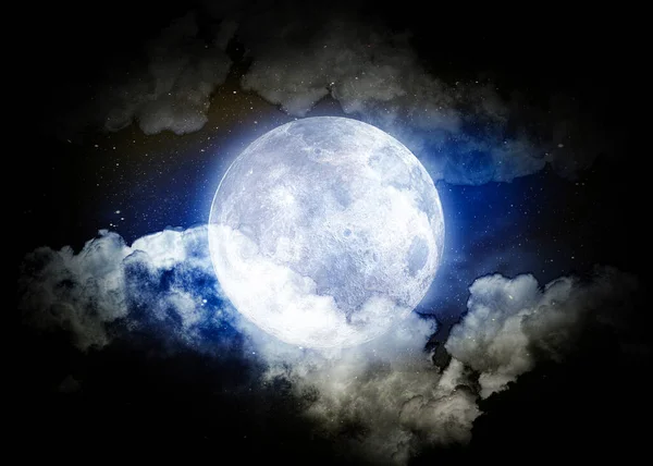 Φεγγάρι Και Σούπερ Πολύχρωμο Μπλε Χώρο Ανάμεσα Στα Σύννεφα Φόντο — Φωτογραφία Αρχείου