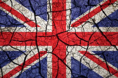 Birleşik Krallık bayrağında kuru toprak deseni. Kuraklık konsepti olan bir ülke. Su problemi. Kuru çatlamış toprak ülkesi.