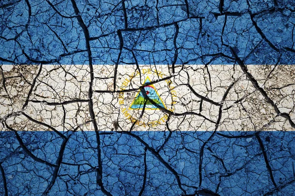 니카라과의 국기에 있는건 가뭄이라는 개념을 갈라지다 — 스톡 사진