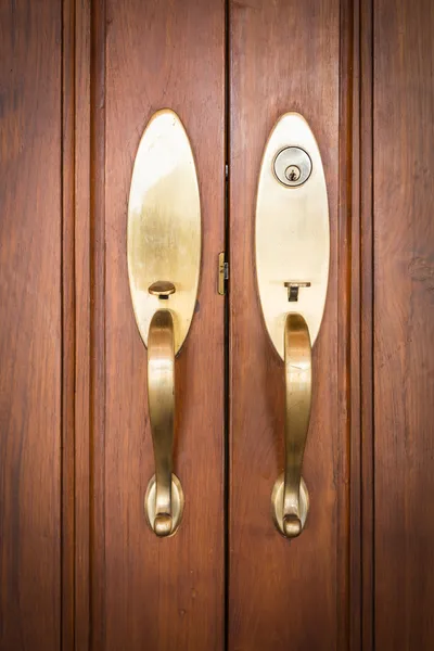 Dörrhandtag med nyckel — Stockfoto
