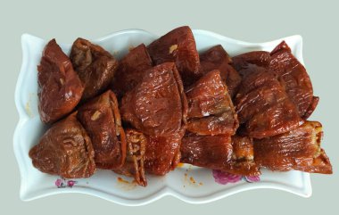 Türk usulü kurutulmuş biber tabağı.