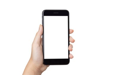 Elinde cep telefonu olan, beyaz arkaplanda boş ekranlı, kırpma yolu olan genç bir kadın.