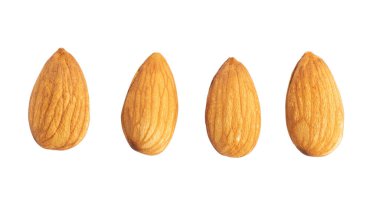 Üst görünüm bademleri beyaz arkaplanda izole edildi